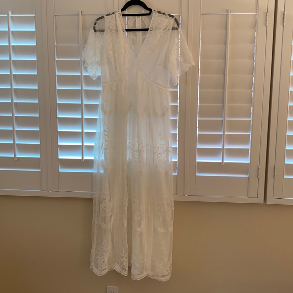 White lace maternity dress